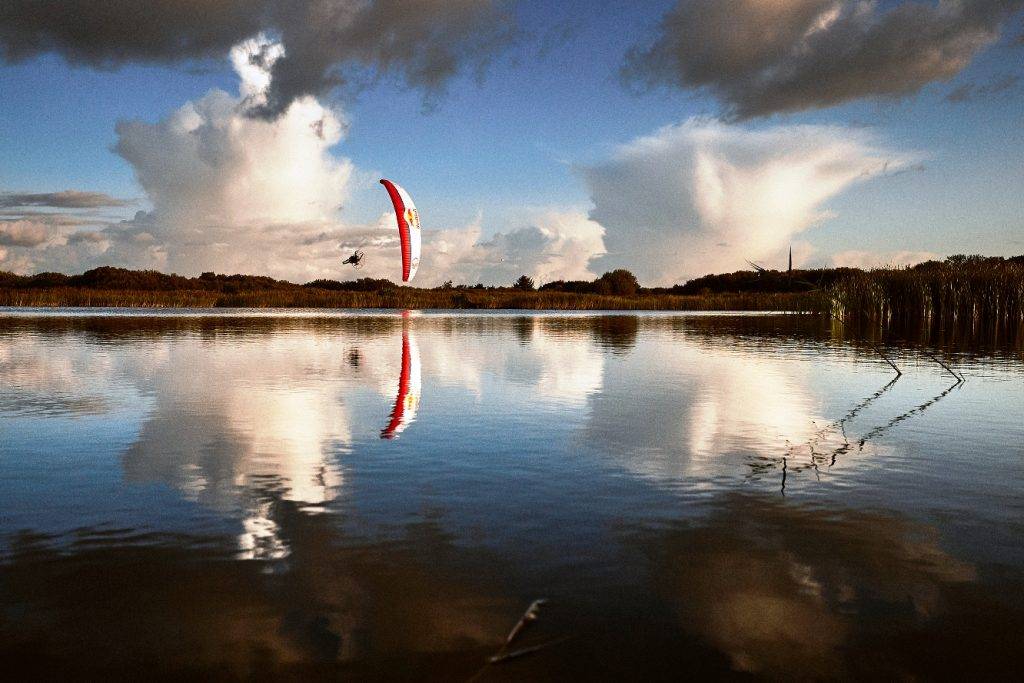 Otro tipo de movilidad eléctrica: surca los cielos en paramotor