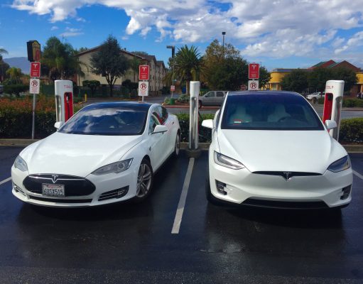 Tesla Model S y Mode X en Supercharger.