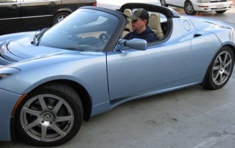 Matt Damon conduciendo Tesla Roadster