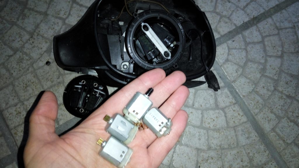 Tamaño motores eléctricos de un retrovisor
