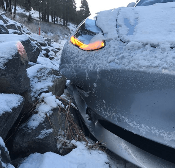 Tesla Model 3 accidentado