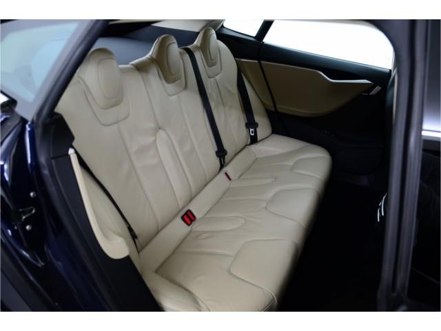 Tesla Model S plazas traseras