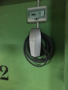 Wall Connector Tesla. Instalación en plaza de garaje comunitario.