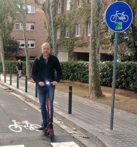 @albert_bosch Llevo 4 meses usando Patinete Eléctrico en Barcelona y ya puedo opinar que por el centro de la ciudad es mucho mejor que la Bicicleta. Aquí tenéis la entrevista que nuestro compañero Hugo realizó a Albert Bosh. @albert_bosch Llevo 4 meses usando Patinete Eléctrico en Barcelona y ya puedo opinar que por el centro de la ciudad es mucho mejor que la Bicicleta. Aquí tenéis la entrevista que nuestro compañero Hugo realizó a Albert Bosh.