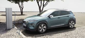 Kona eléctrico cargando