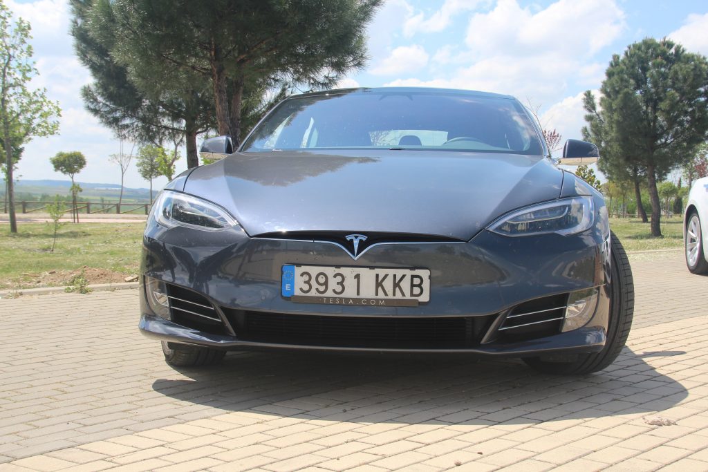 Tesla-Model-S-100D