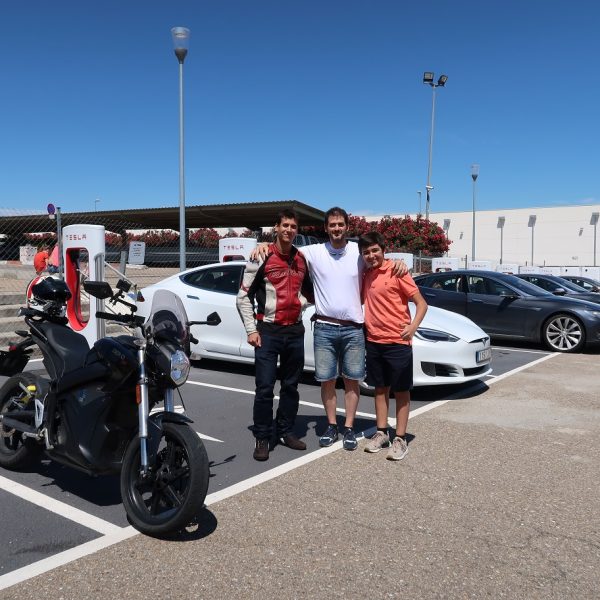 Miguel Zarzuela, Emilio J. Fernández Rey y Diego Soria. Supercharger Zaragoza.