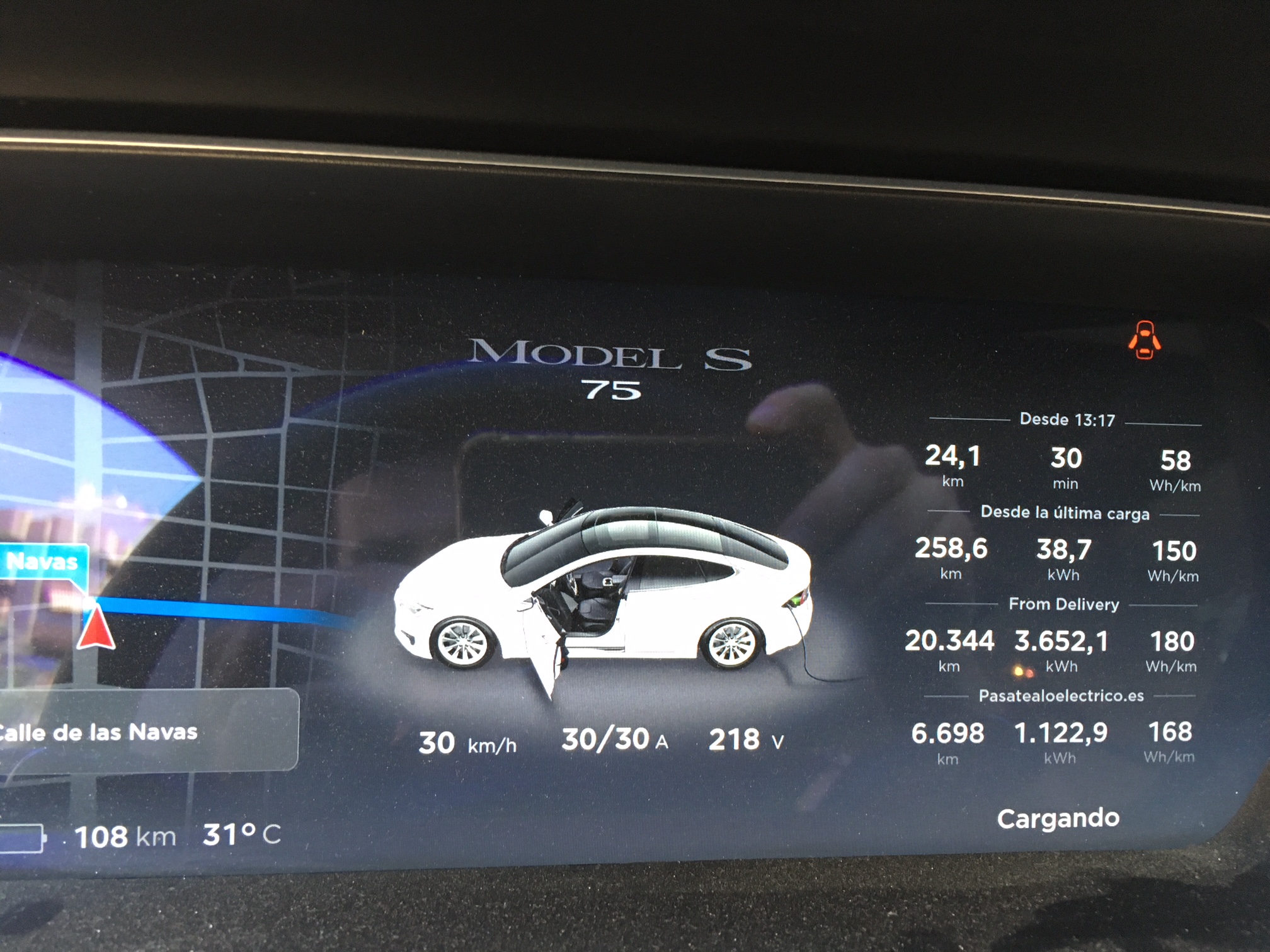 Viaje Madrid-Alicante en Tesla Model S 75. Iniciando carga.