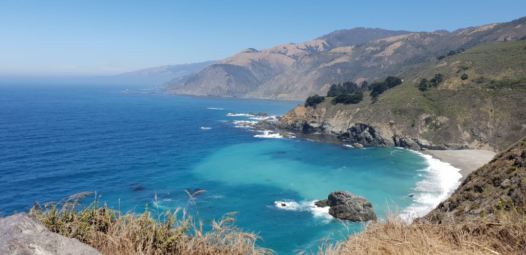 Uno de los muchos paisajes que puedes encontrar por el Big Sur Uno de los muchos paisajes que puedes encontrar por el Big Sur