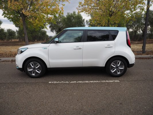 Kia-Soul-EV-left
