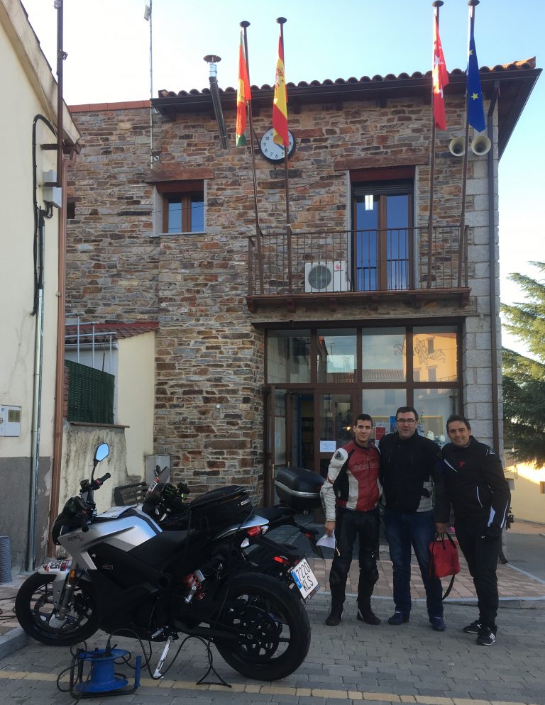 Xtreme Challenge Madrid 2018. Robledillo de la Jara. En la foto: Miguel Zarzuela, Xavi de XR Motos y Stephan. Xtreme Challenge Madrid 2018. Robledillo de la Jara. En la foto: Miguel Zarzuela, Xavi de XR Motos y Stephan.