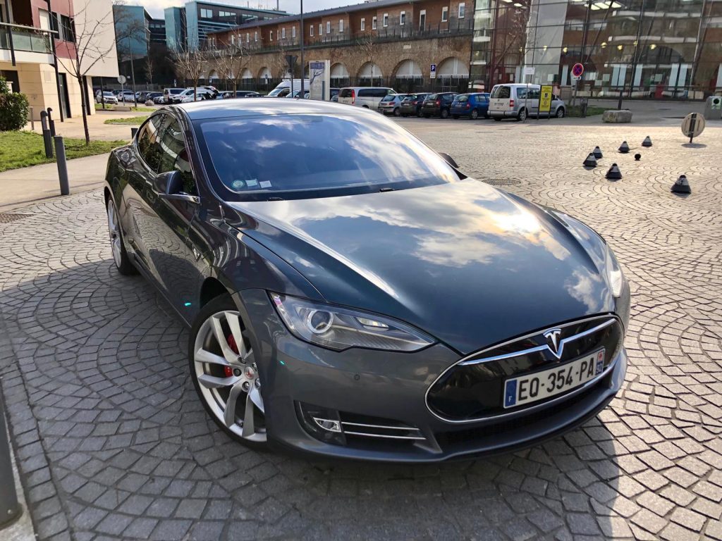 Tesla Model S 85 de Saúl López