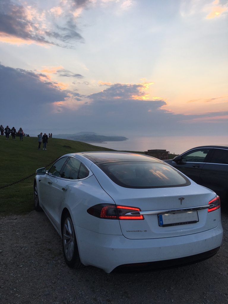 Tesla Model S 75. Vista Gerra (Cantabria).