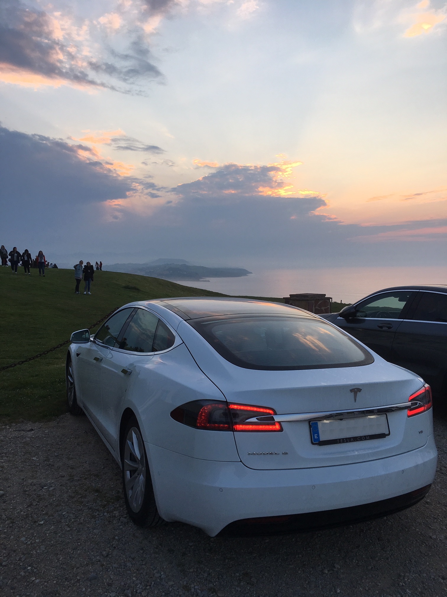 Tesla Model S 75. Vista Gerra (Cantabria).