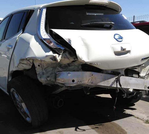 Golpe Trasero Nissan Leaf I Taxi Electrico Valladolid Siniestrado