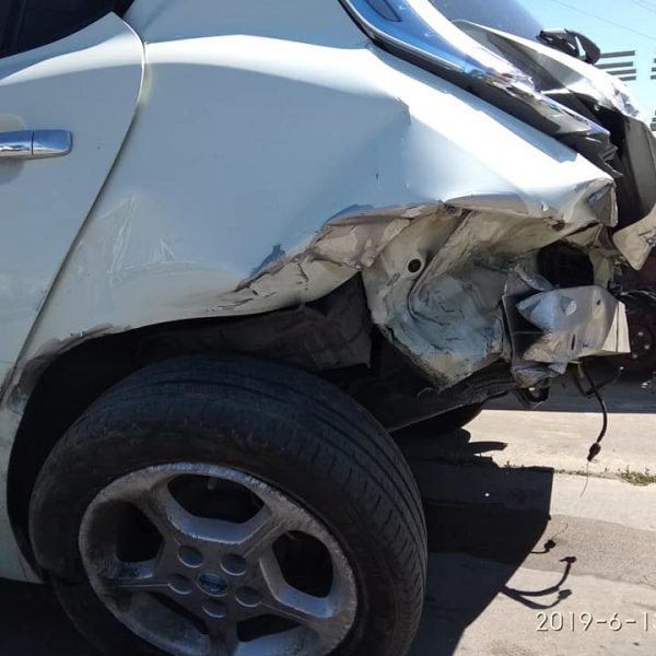 Vista Lateral Trasera Nissan Leaf I Taxi Electrico Valladolid Siniestrado
