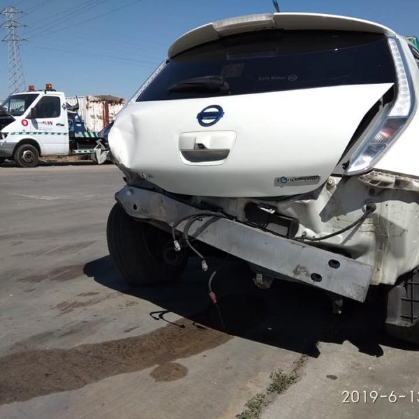 Vista Trasera Nissan Leaf I Taxi Electrico Valladolid Siniestrado2