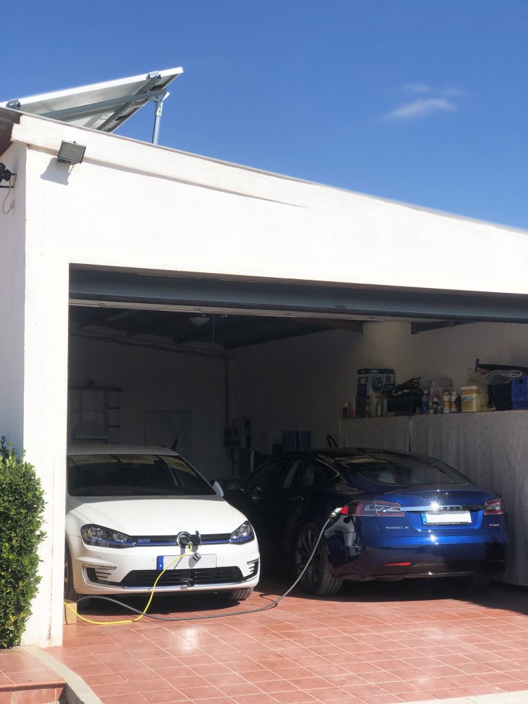 GFM - Instalación Fotovoltaica de 3 kW para vivienda y la carga de coches eléctricos