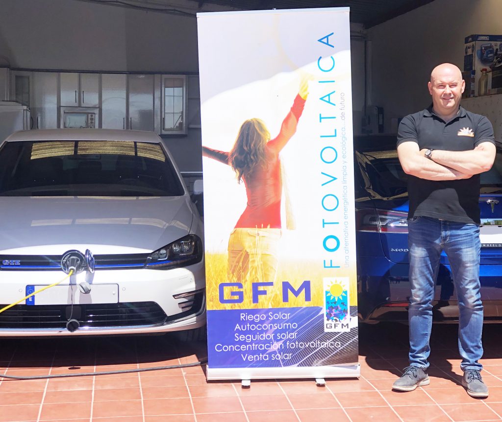 Francisco Comendador, socio y fundador de GFM. Instalación Fotovoltaica de 3 kW y carga de coches eléctricos.