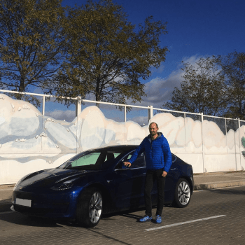 Ruben Cintora, propietario de un Tesla Model 3 Longe Range RWD Ruben Cintora, propietario de un Tesla Model 3 Longe Range RWD